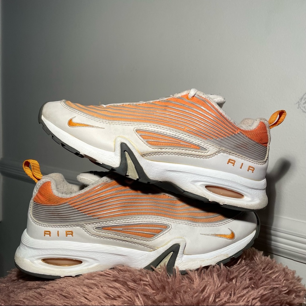 VINTAGE ORANGE NIKE AIR SNEAKERS🧡🤍